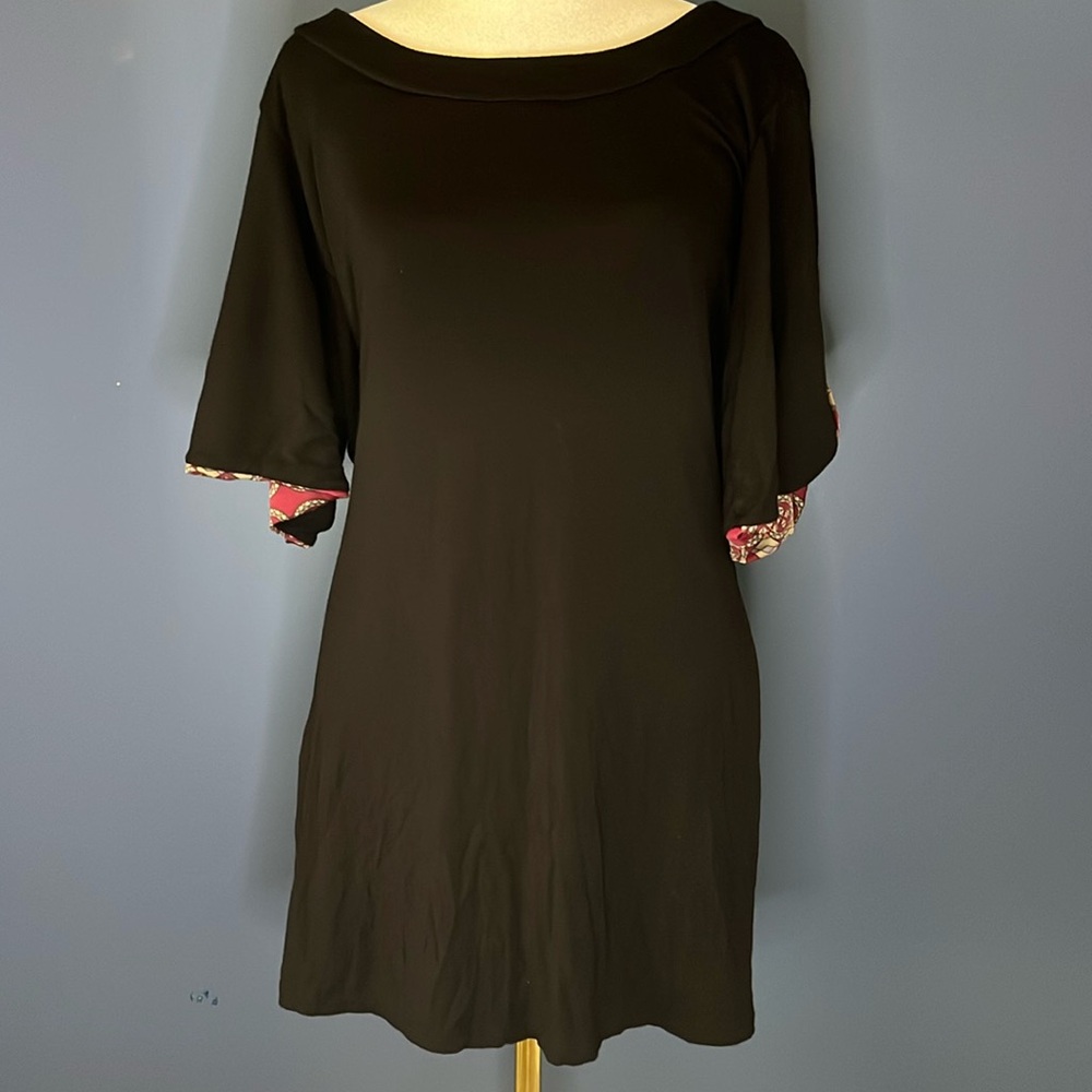 V fish designs-black tunic/dress w wine geometric  print under open back+sleeves